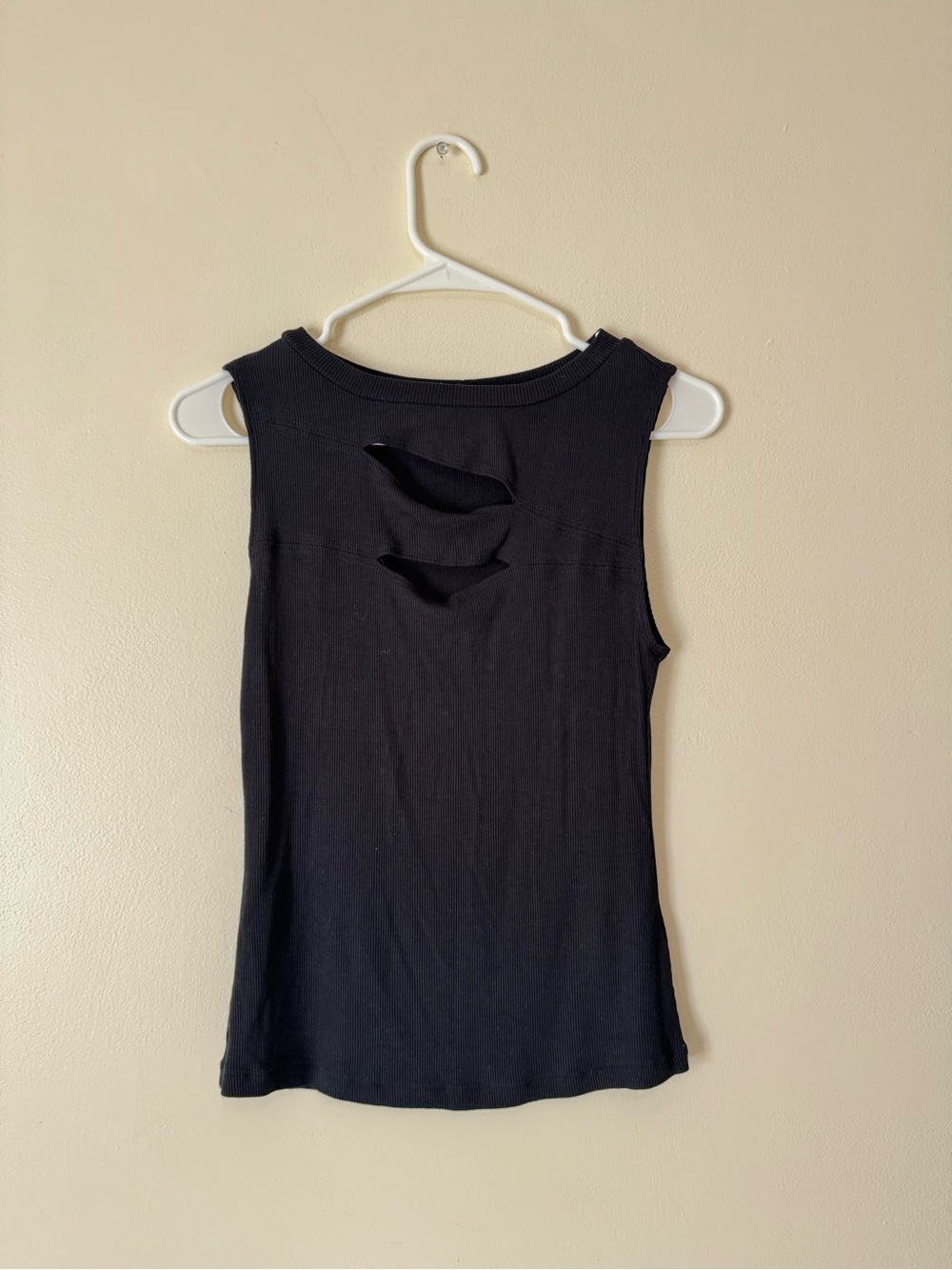 LNA Clothing Black Sleeveless Cutout Tank | M - Women’s